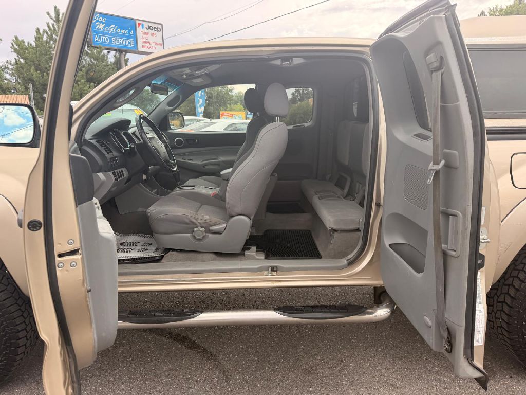 Photo 13 of this TOYOTA TACOMA