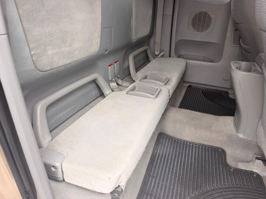 Photo 17 of this TOYOTA TACOMA