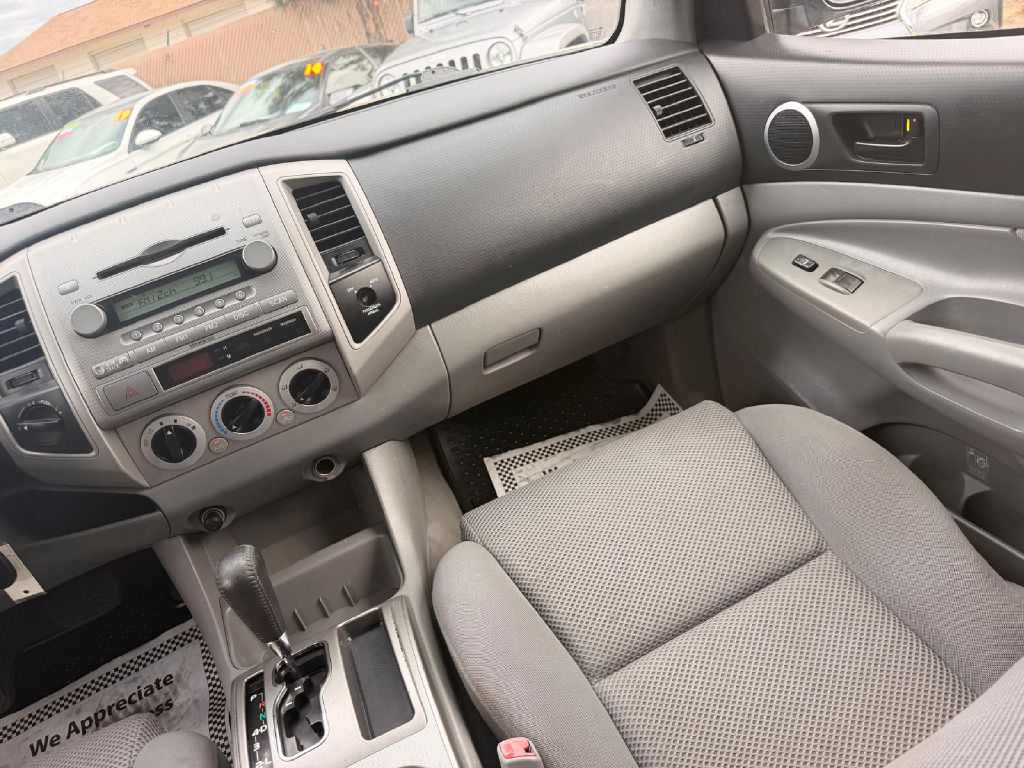 Photo 23 of this TOYOTA TACOMA