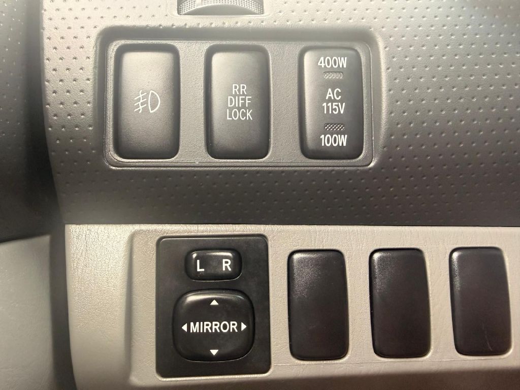 Photo 28 of this TOYOTA TACOMA