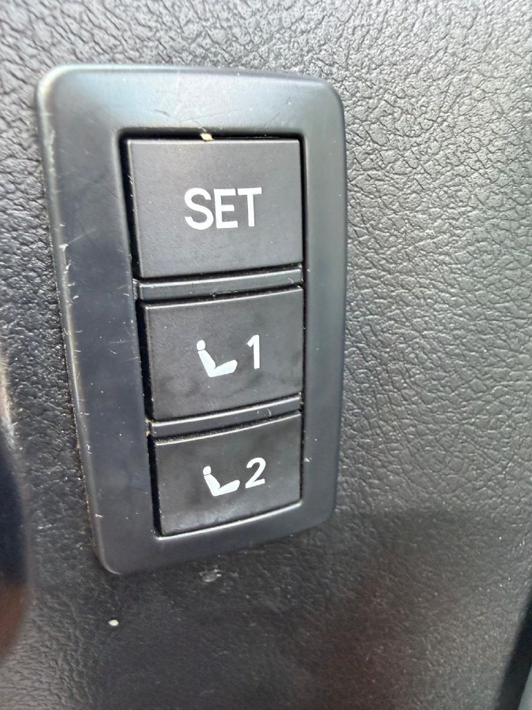 Photo 31 of this TOYOTA TUNDRA