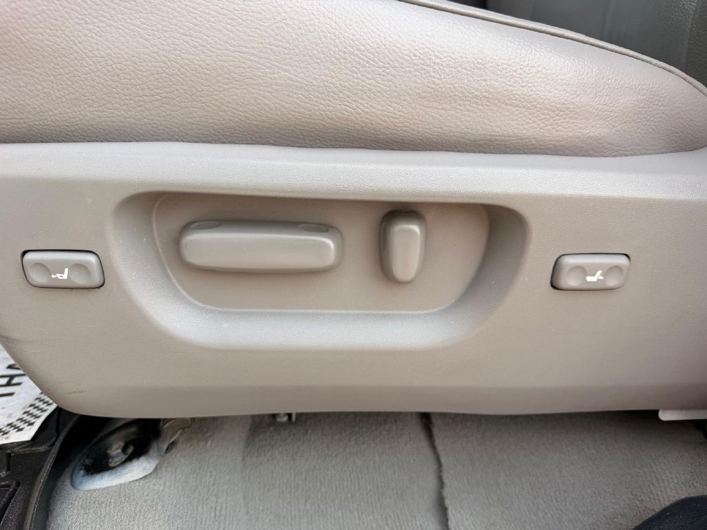 Photo 33 of this TOYOTA TUNDRA