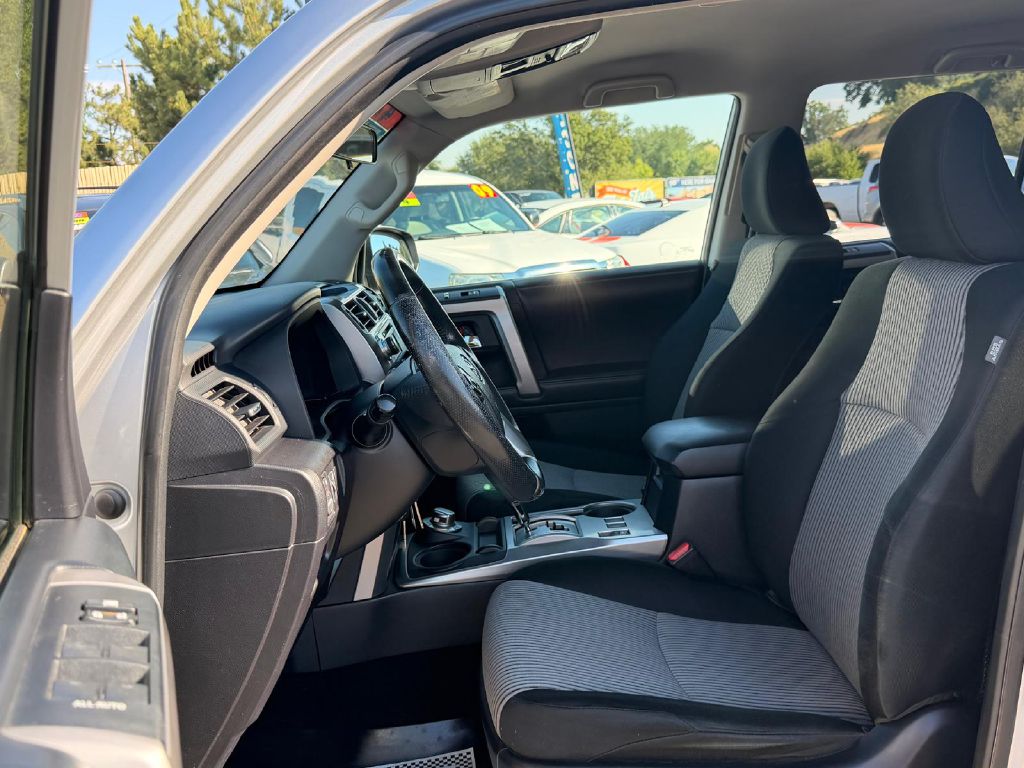 Photo 12 of this TOYOTA 4RUNNER