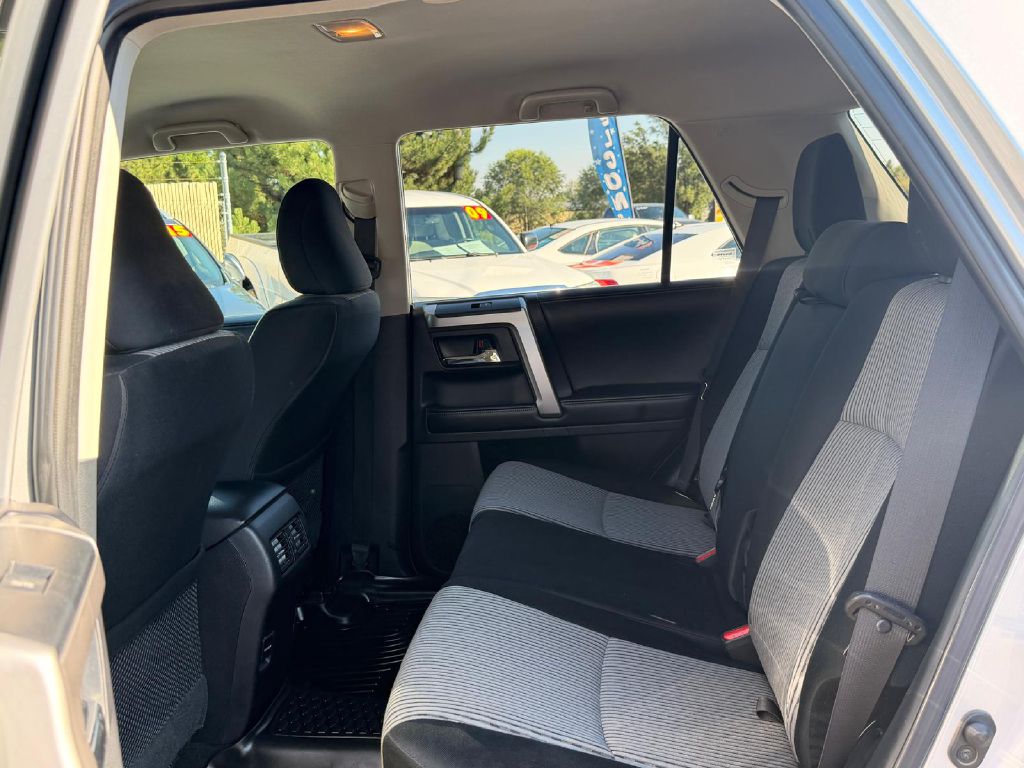 Photo 13 of this TOYOTA 4RUNNER