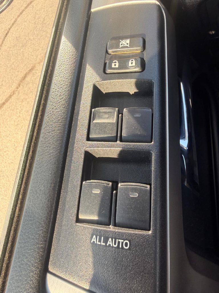 Photo 31 of this TOYOTA 4RUNNER