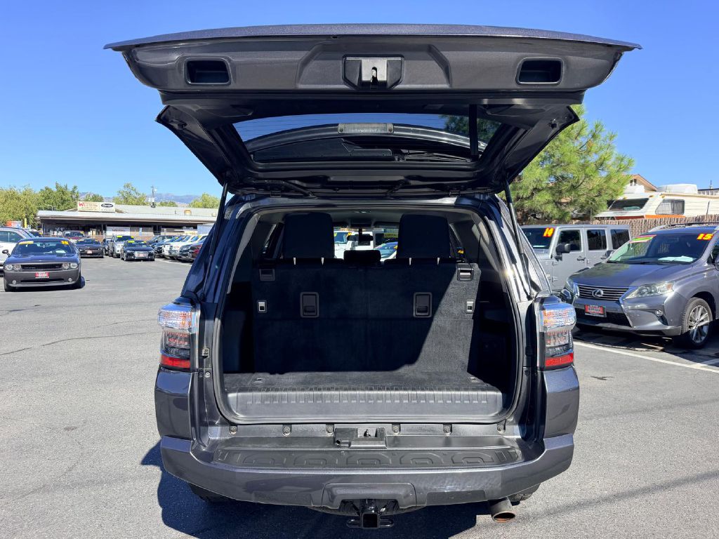 Photo 11 of this TOYOTA 4RUNNER
