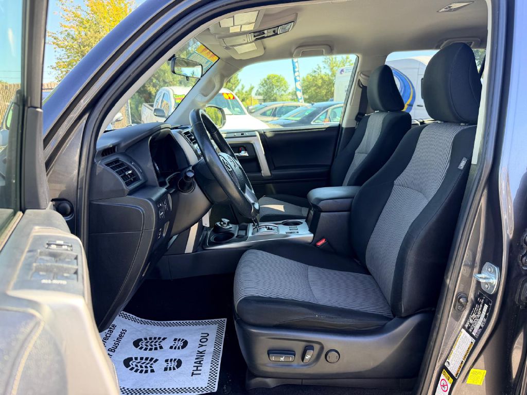 Photo 12 of this TOYOTA 4RUNNER