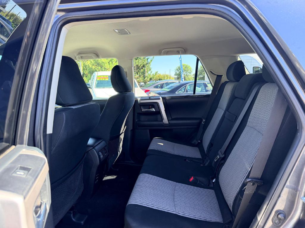 Photo 13 of this TOYOTA 4RUNNER