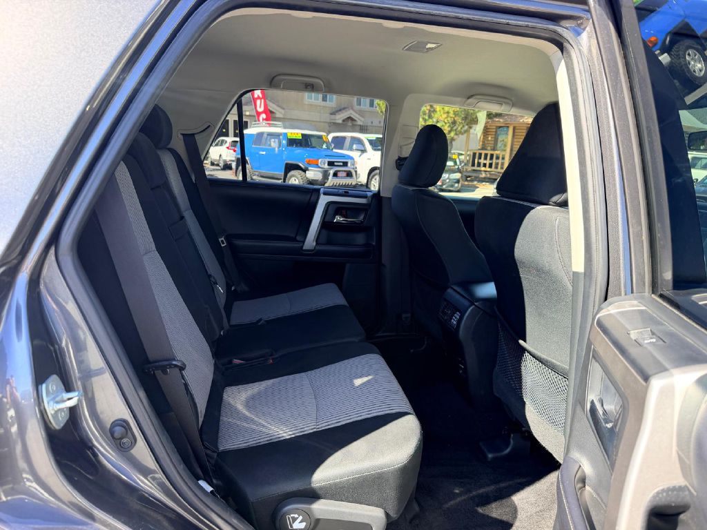 Photo 16 of this TOYOTA 4RUNNER