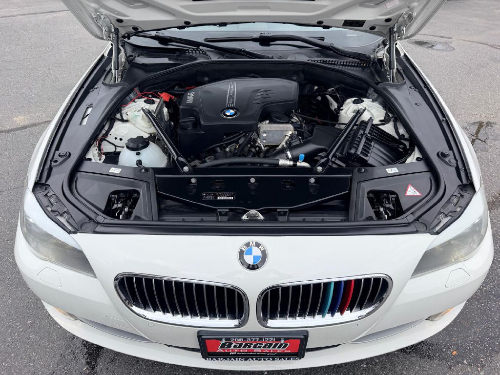 Photo 10 of this BMW 5 SERIES