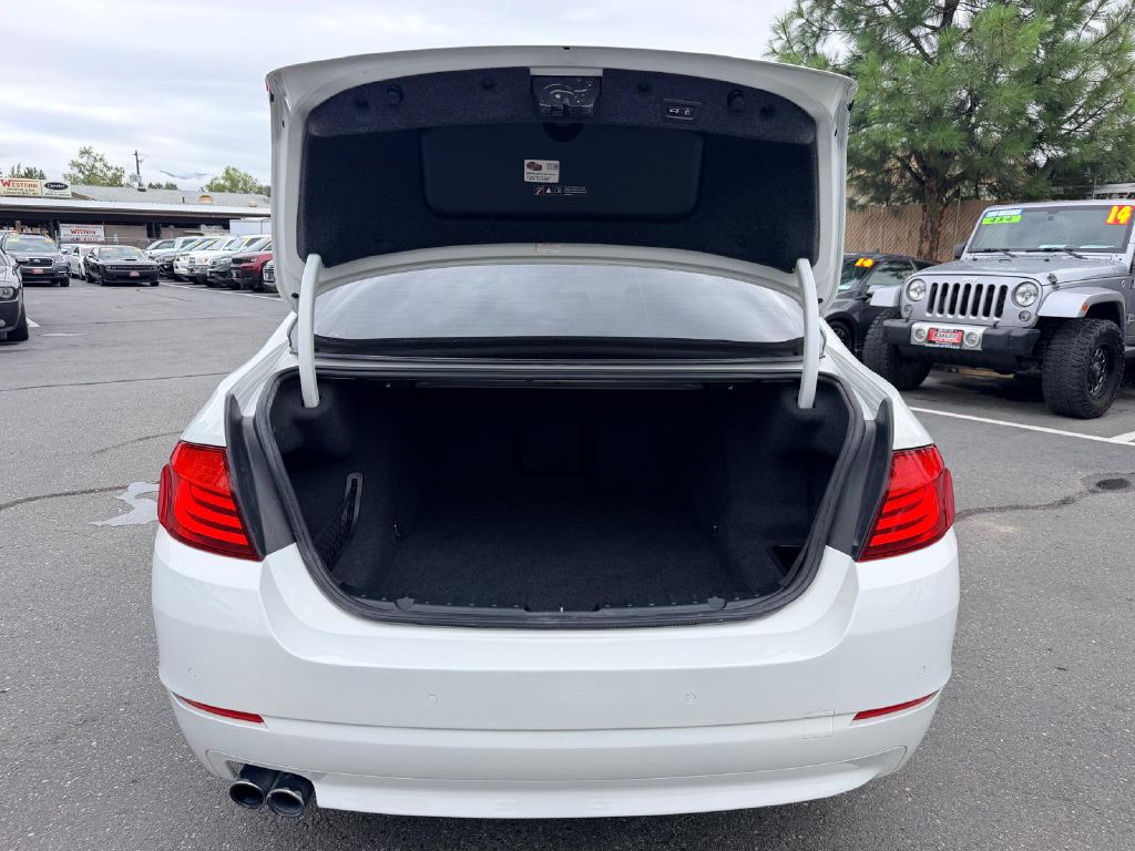 Photo 11 of this BMW 5 SERIES