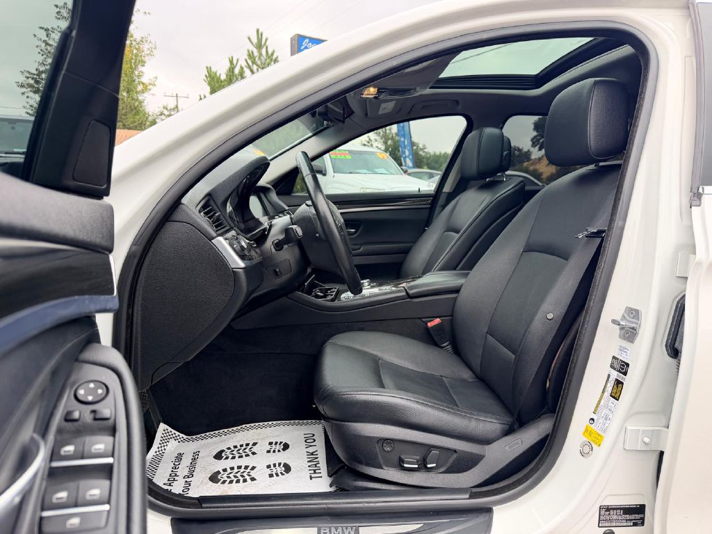 Photo 12 of this BMW 5 SERIES