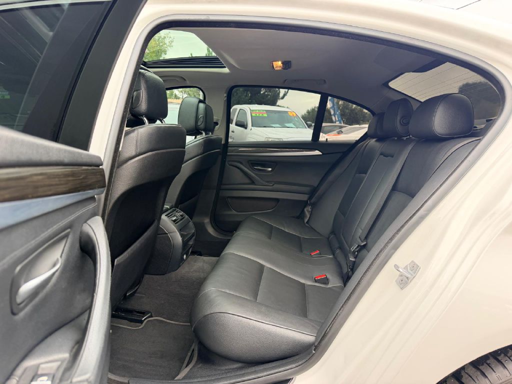 Photo 13 of this BMW 5 SERIES