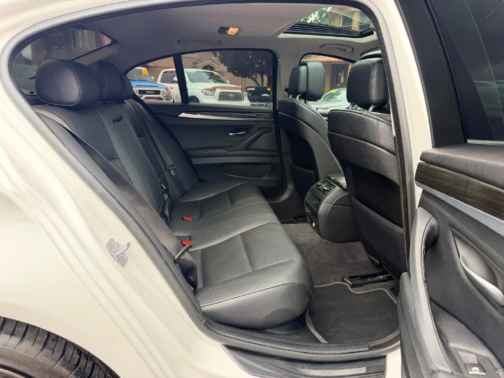 Photo 15 of this BMW 5 SERIES