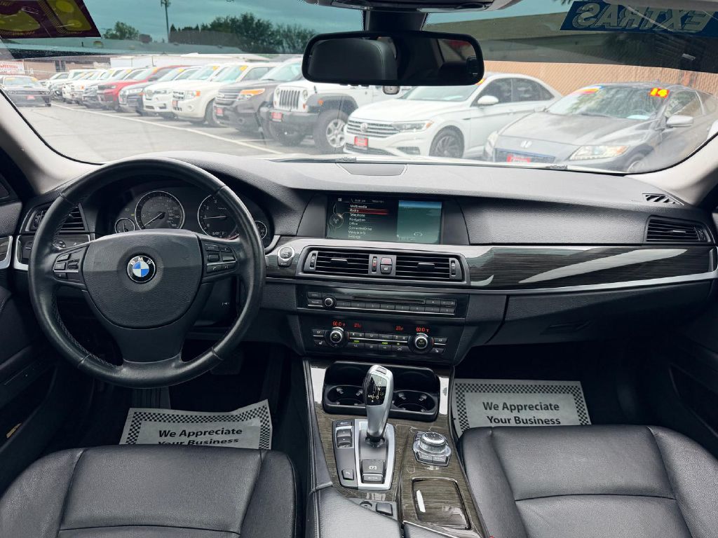 Photo 16 of this BMW 5 SERIES