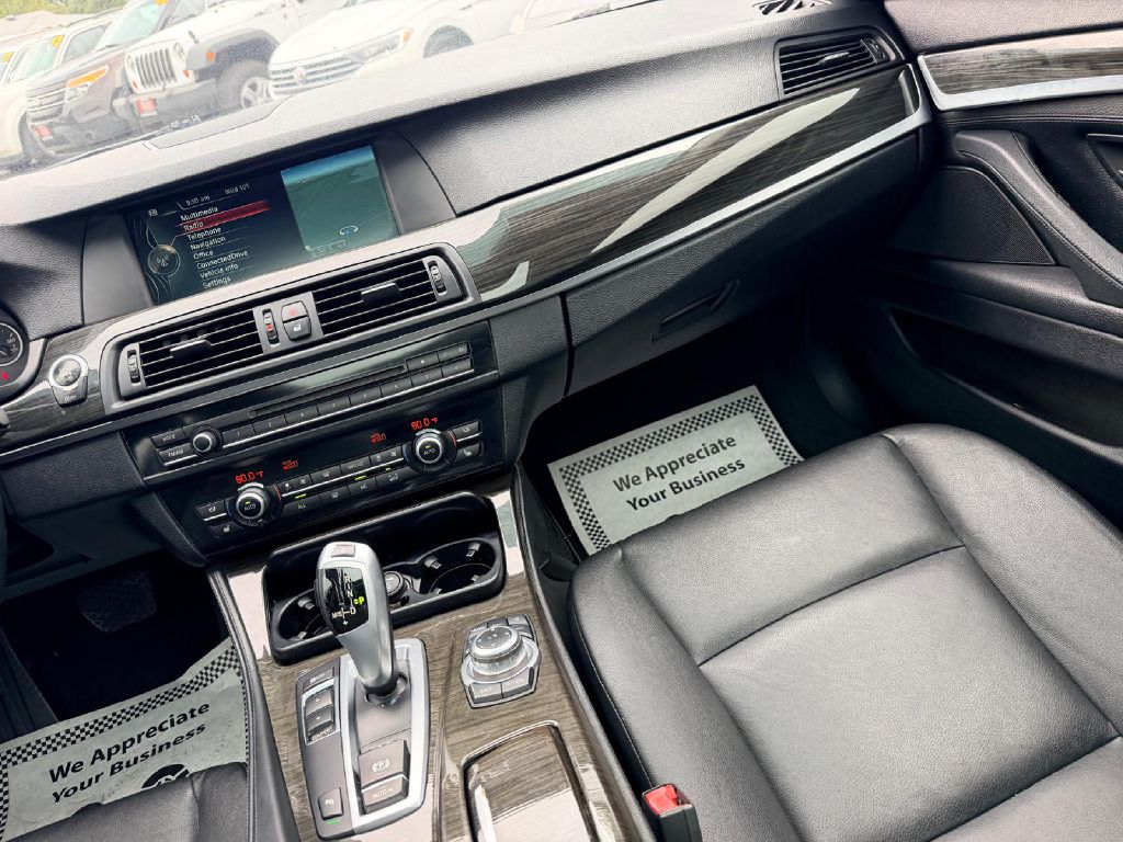 Photo 21 of this BMW 5 SERIES
