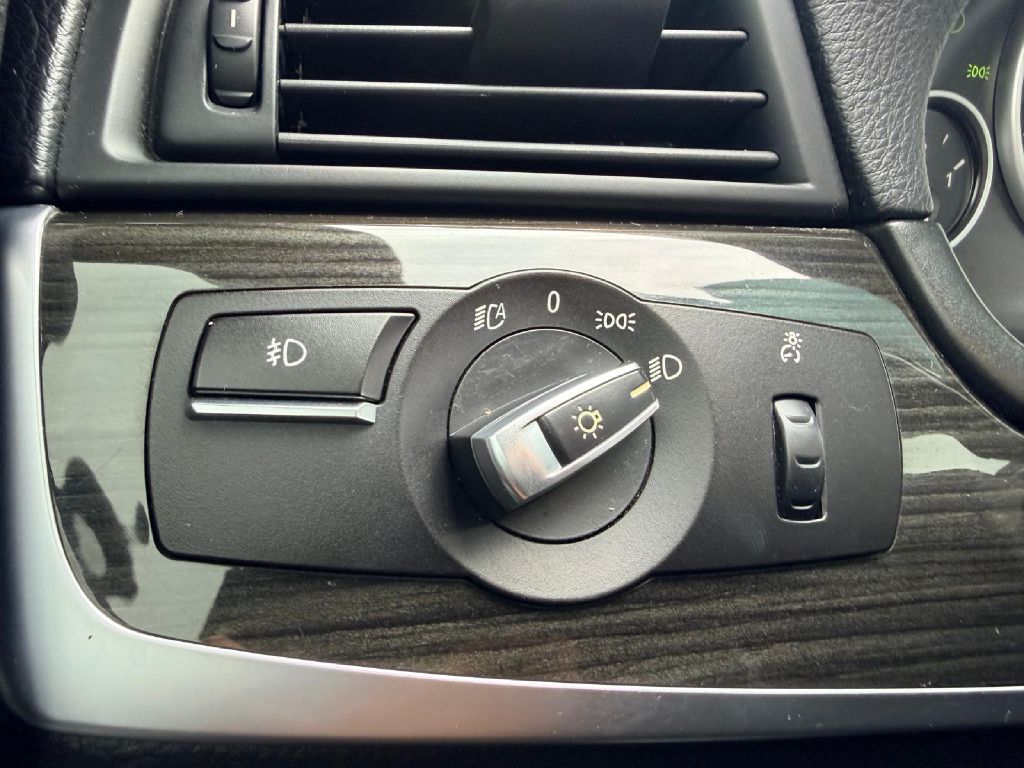Photo 28 of this BMW 5 SERIES