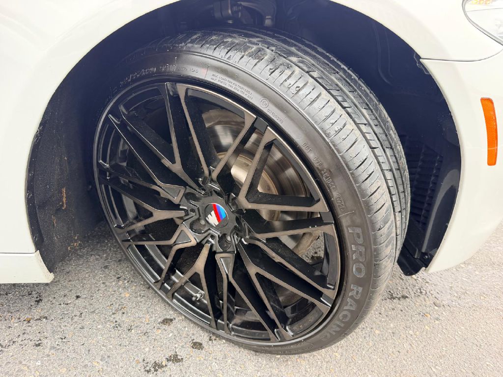 Photo 34 of this BMW 5 SERIES