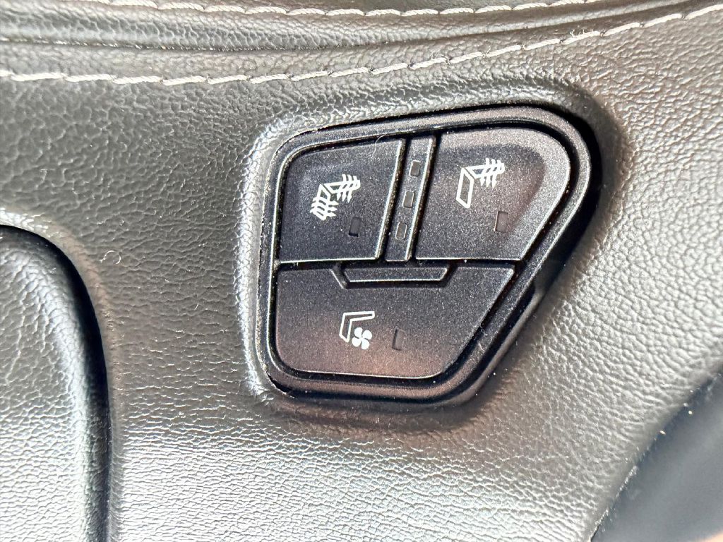 Photo 27 of this CHEVROLET SUBURBAN
