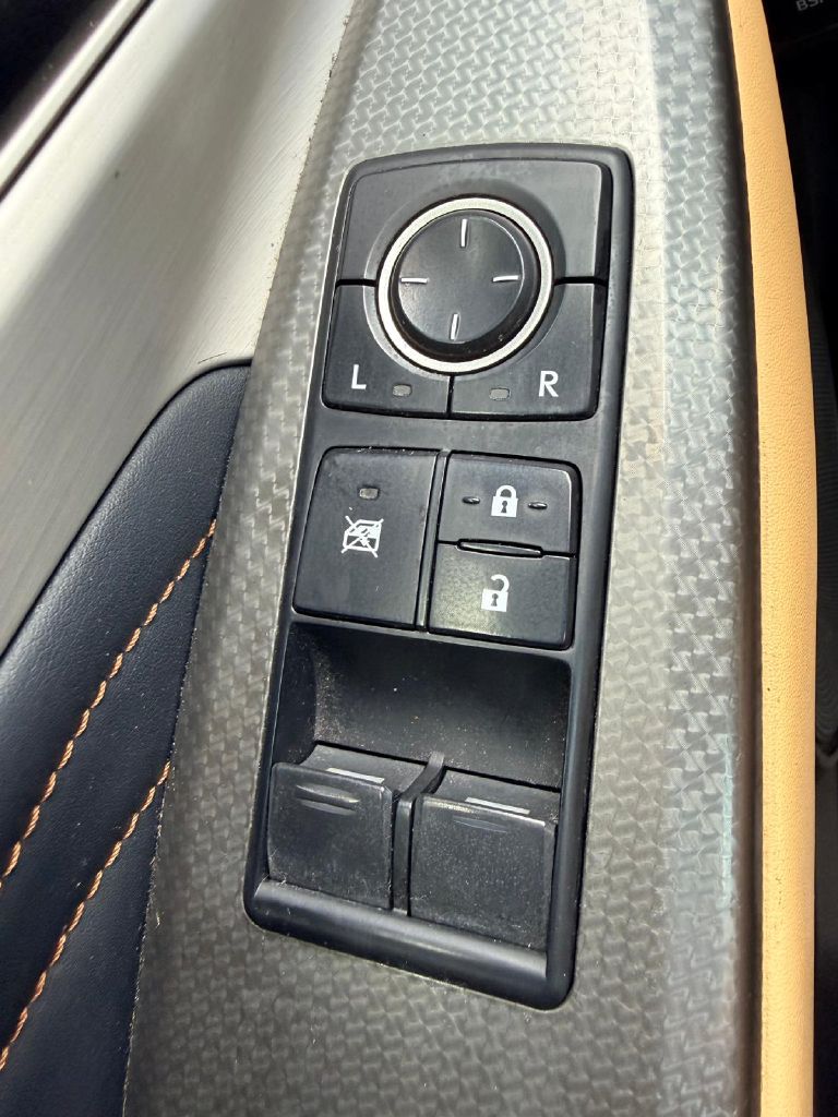 Photo 31 of this LEXUS RC 300