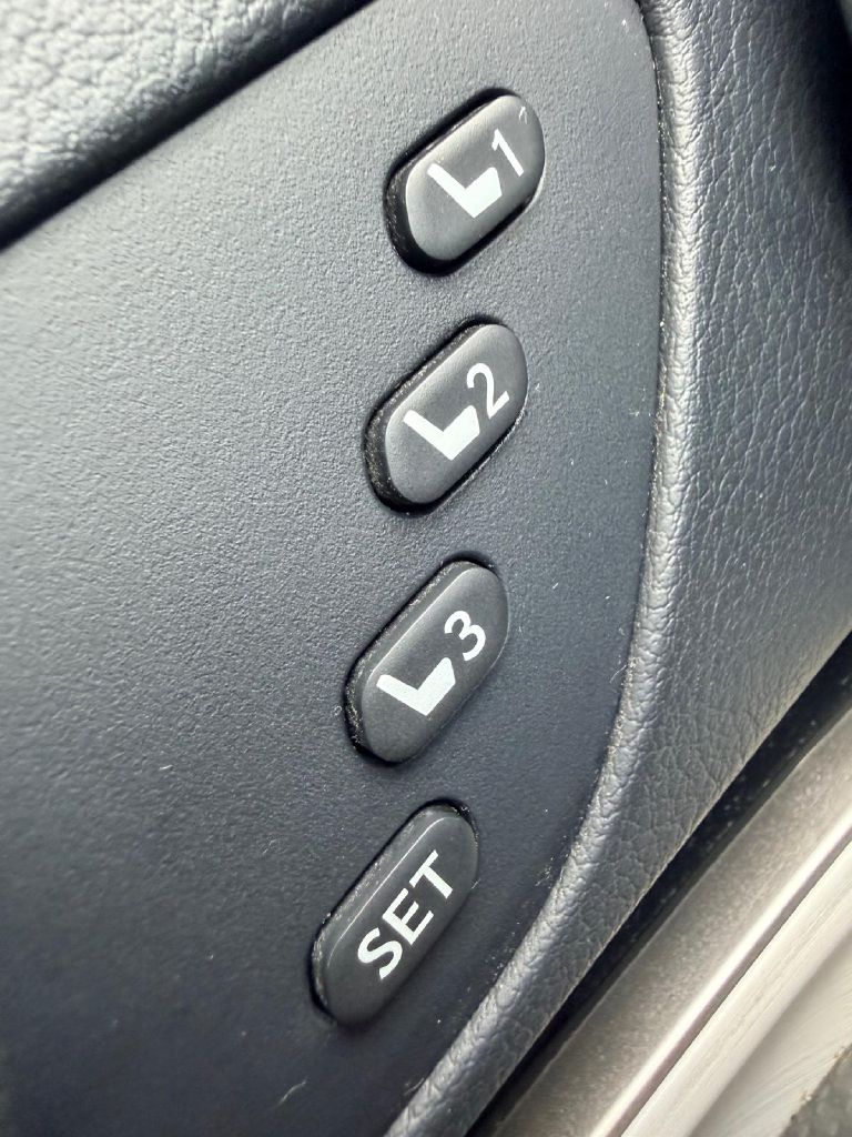 Photo 32 of this LEXUS RC 300