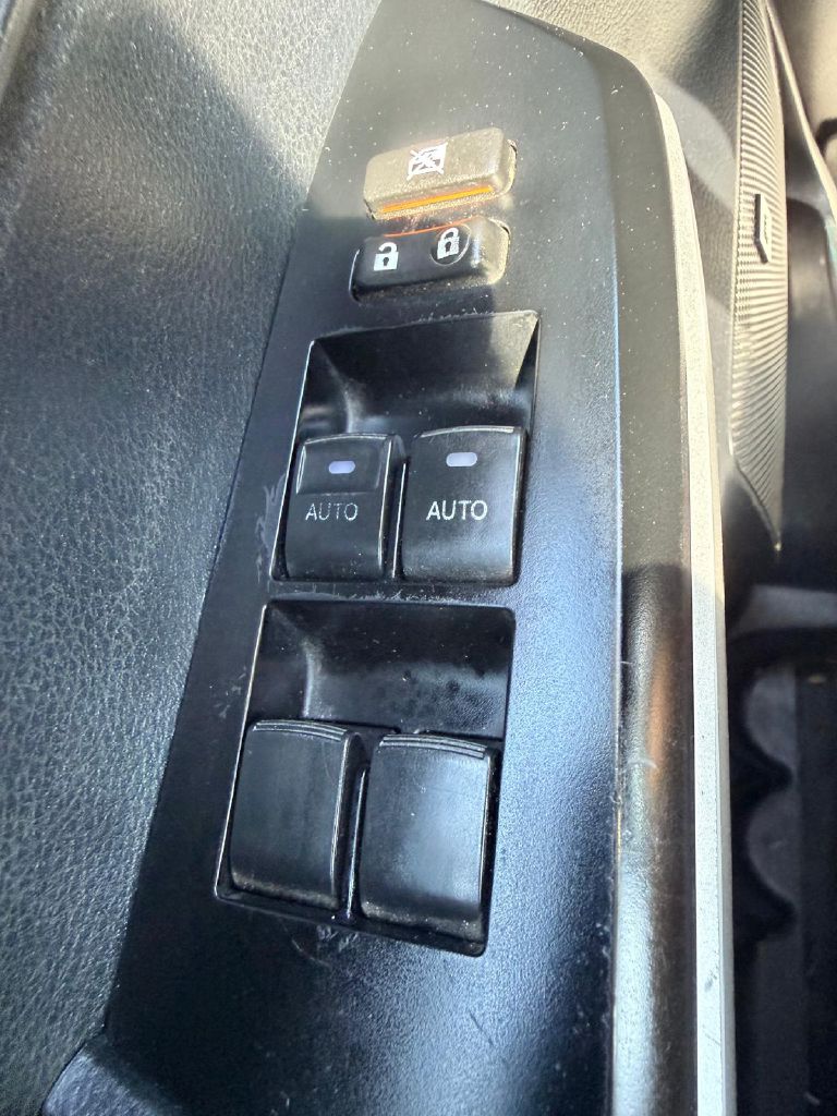 Photo 32 of this TOYOTA TUNDRA