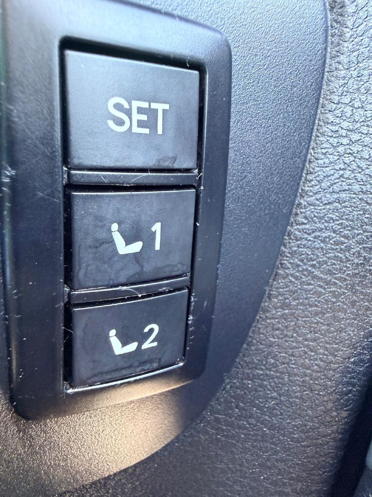 Photo 33 of this TOYOTA TUNDRA