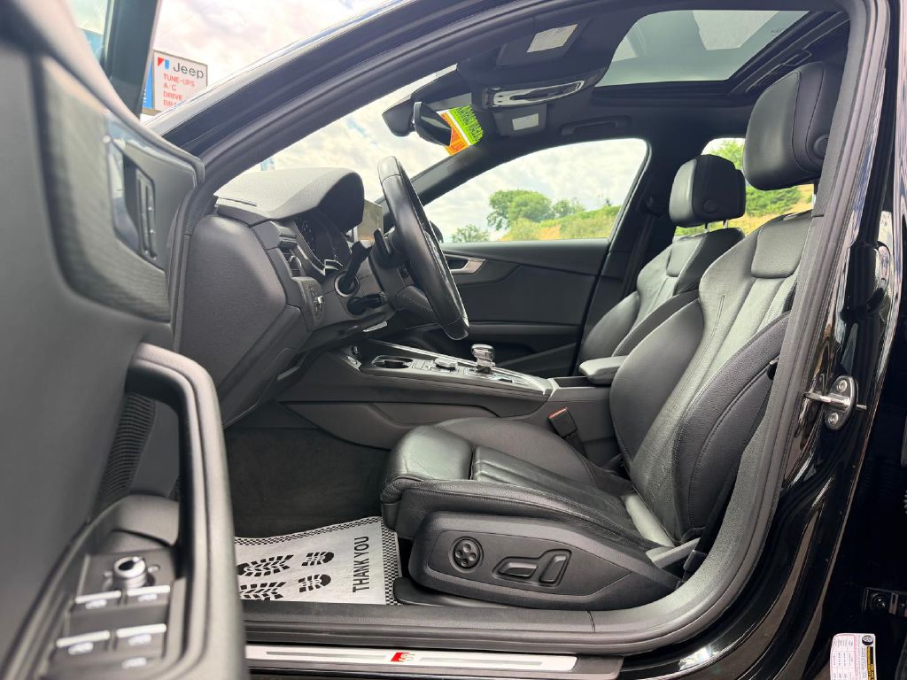 Photo 12 of this AUDI A4