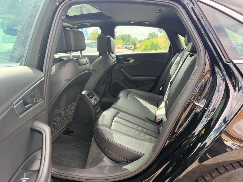Photo 13 of this AUDI A4