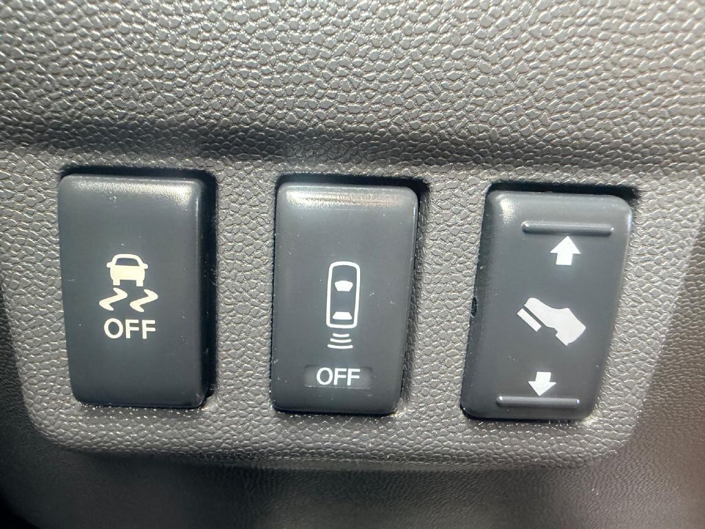 Photo 29 of this NISSAN TITAN