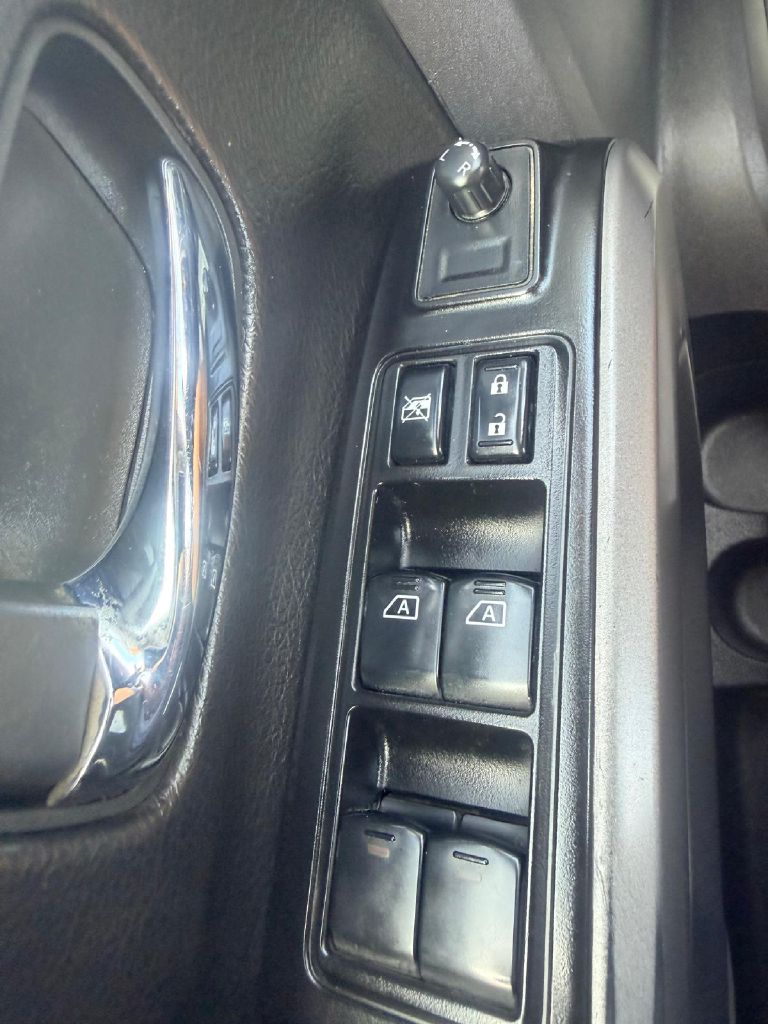 Photo 30 of this NISSAN TITAN