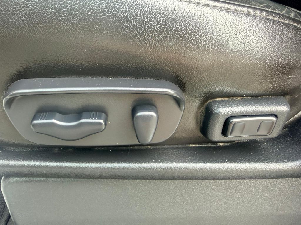 Photo 32 of this NISSAN TITAN
