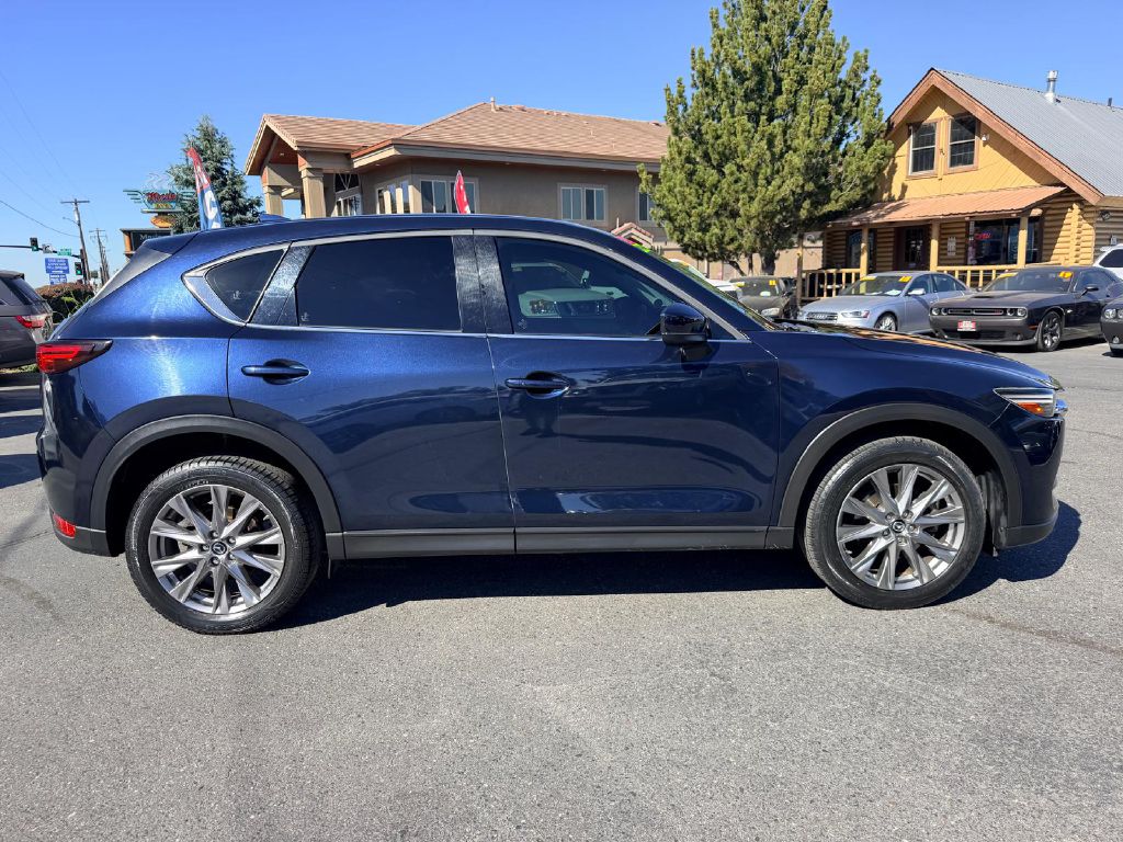 Photo 8 of this MAZDA CX-5