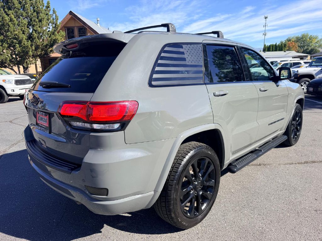 Photo 7 of this JEEP GRAND CHEROKEE