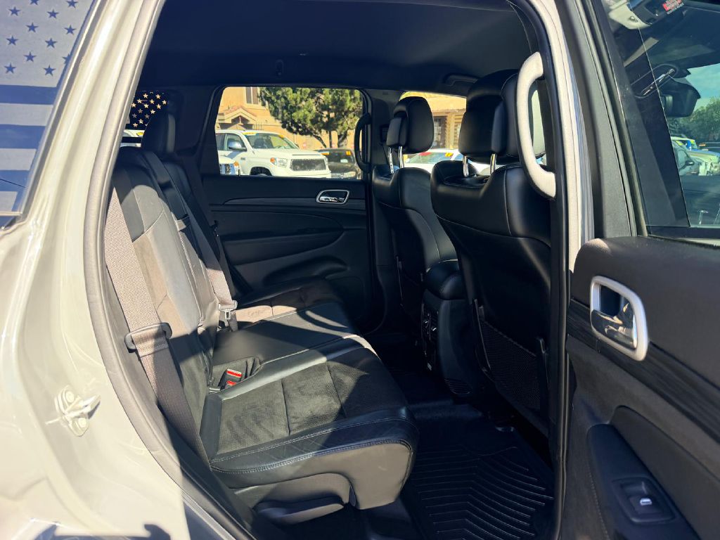 Photo 15 of this JEEP GRAND CHEROKEE