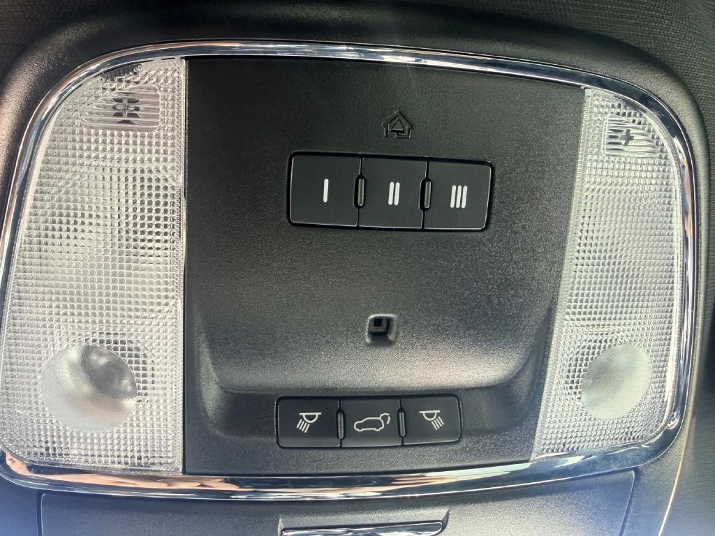Photo 27 of this JEEP GRAND CHEROKEE