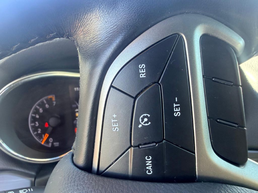 Photo 28 of this JEEP GRAND CHEROKEE