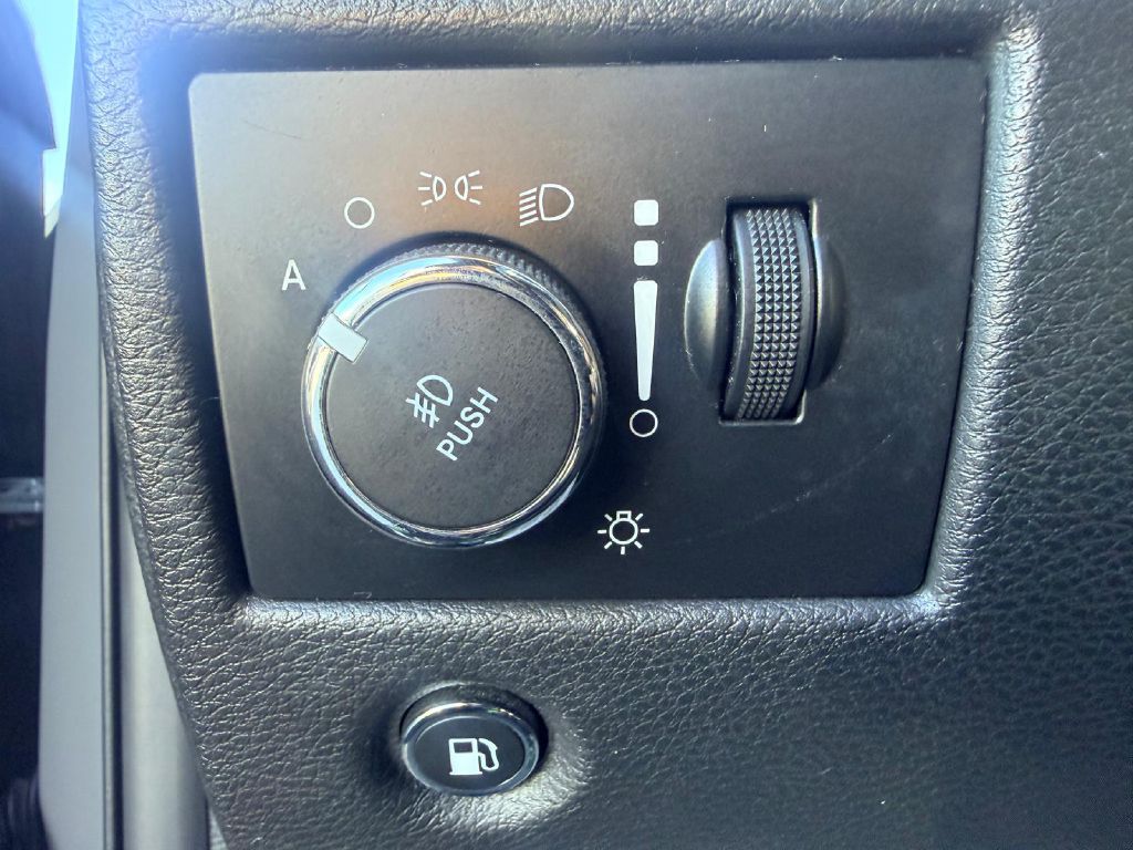 Photo 29 of this JEEP GRAND CHEROKEE