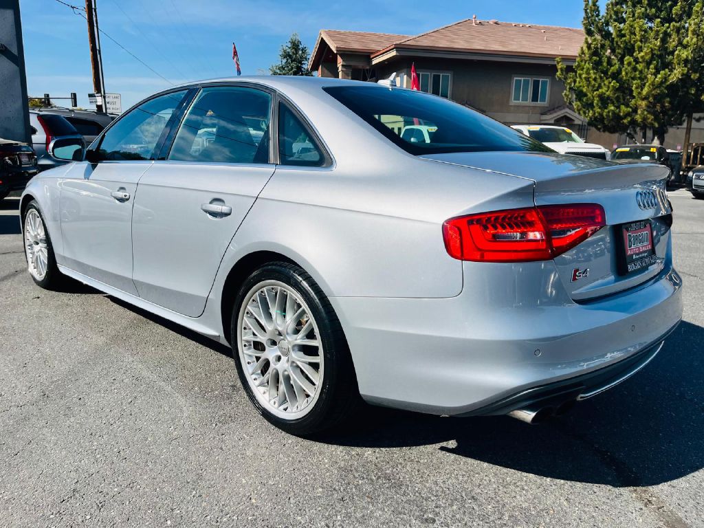 Photo 5 of this AUDI S4