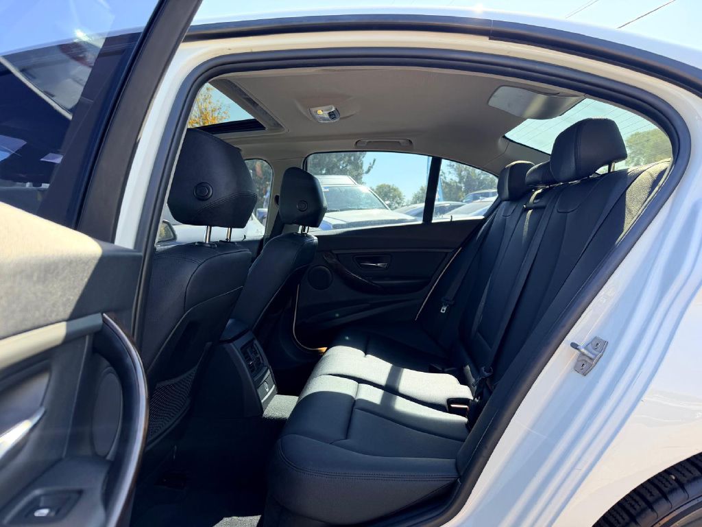 Photo 13 of this BMW 3 SERIES