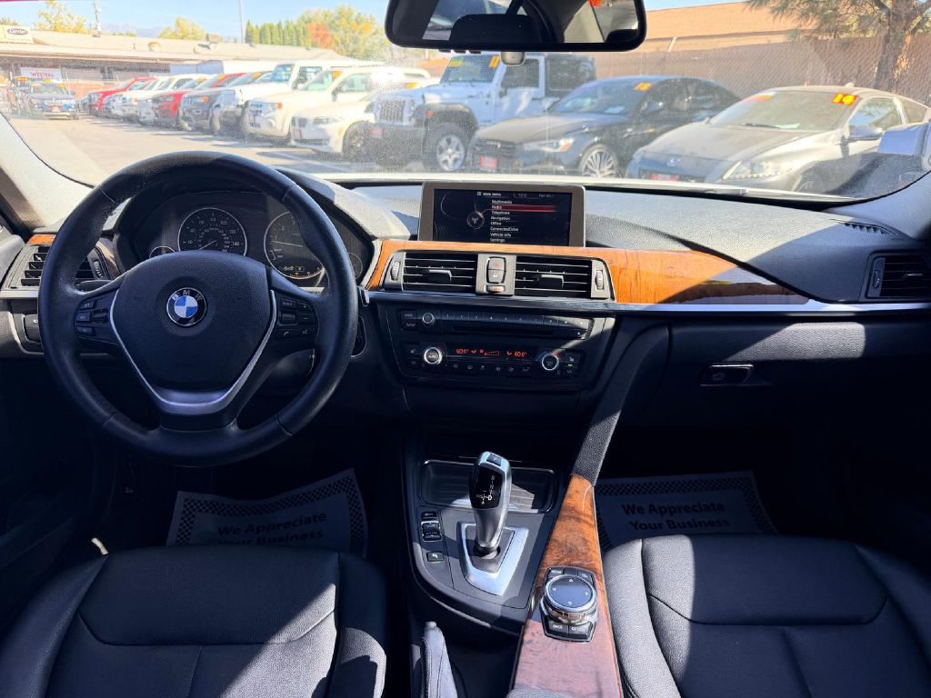 Photo 16 of this BMW 3 SERIES