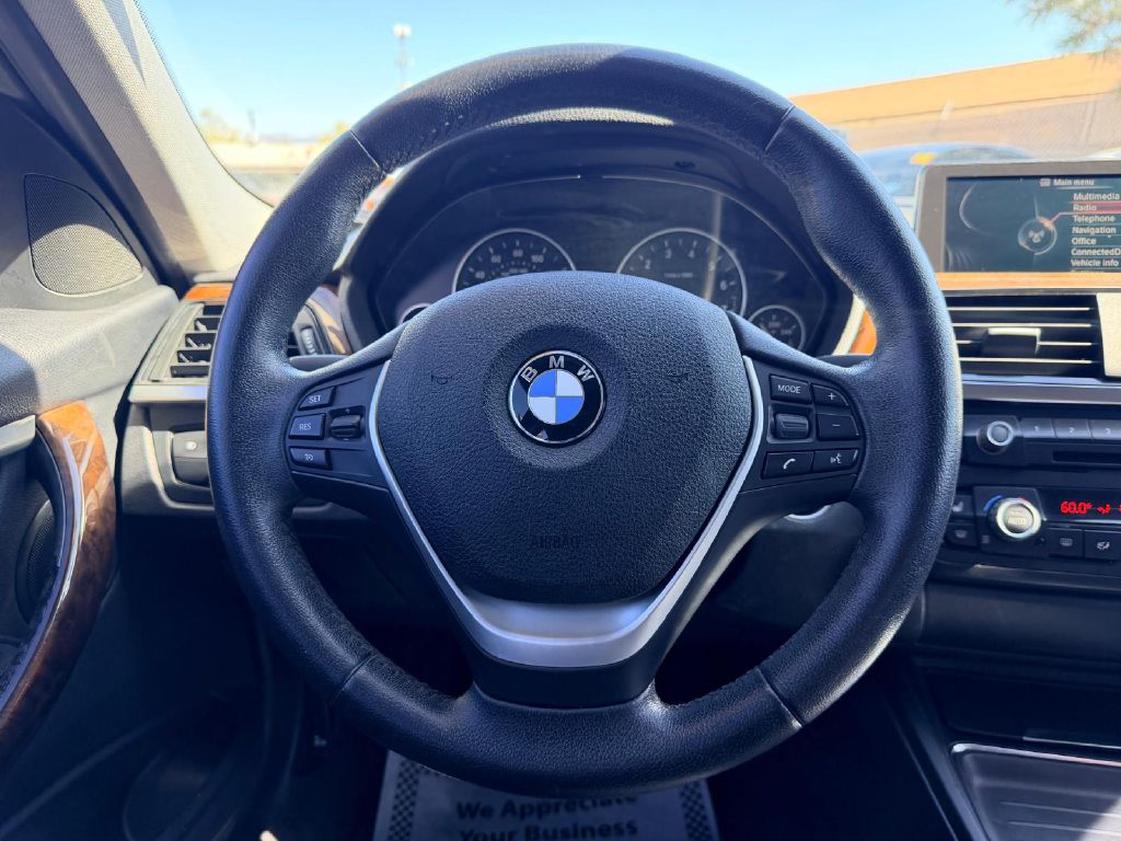 Photo 18 of this BMW 3 SERIES