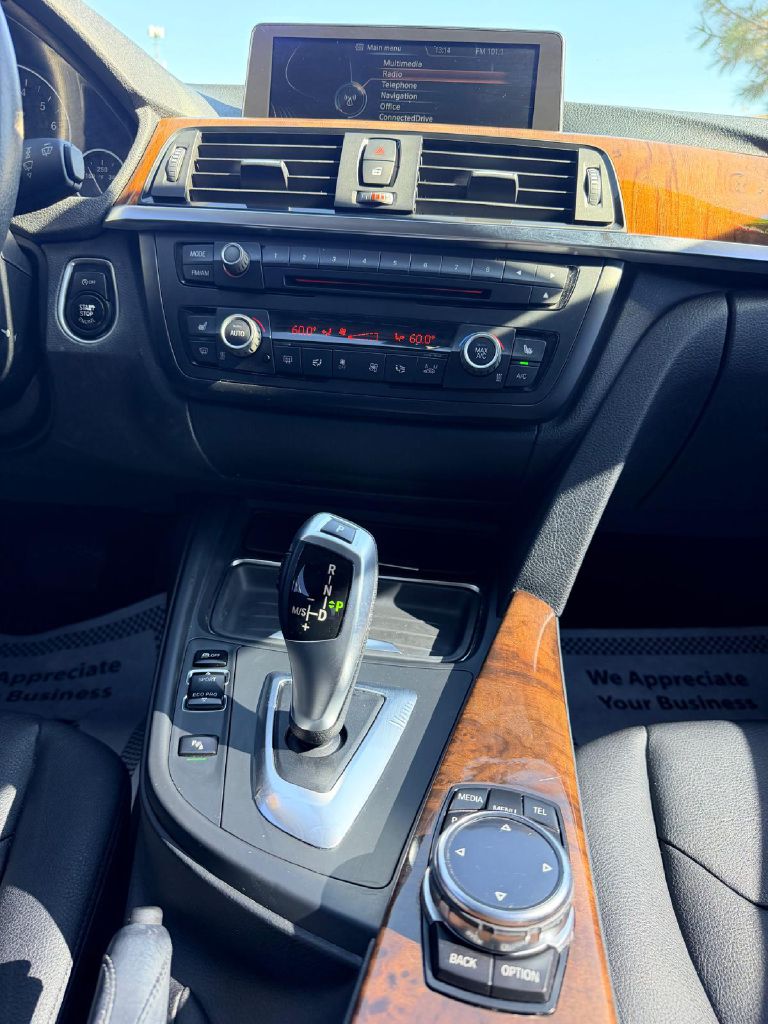 Photo 19 of this BMW 3 SERIES