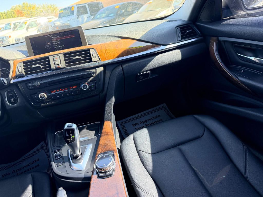 Photo 21 of this BMW 3 SERIES