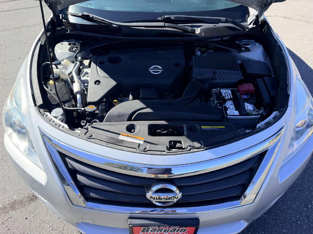 Photo 10 of this NISSAN ALTIMA