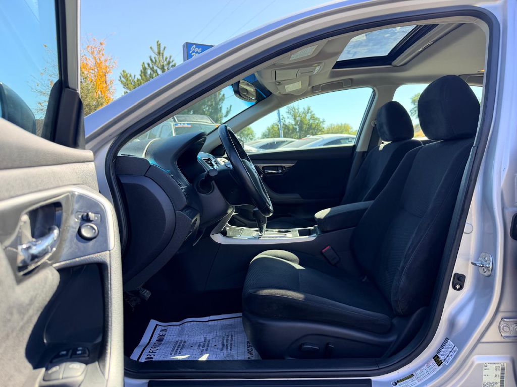 Photo 12 of this NISSAN ALTIMA