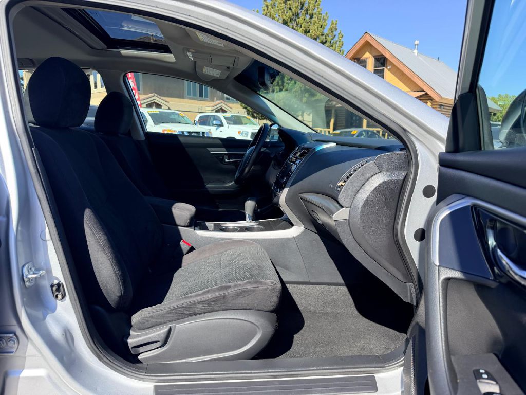 Photo 14 of this NISSAN ALTIMA
