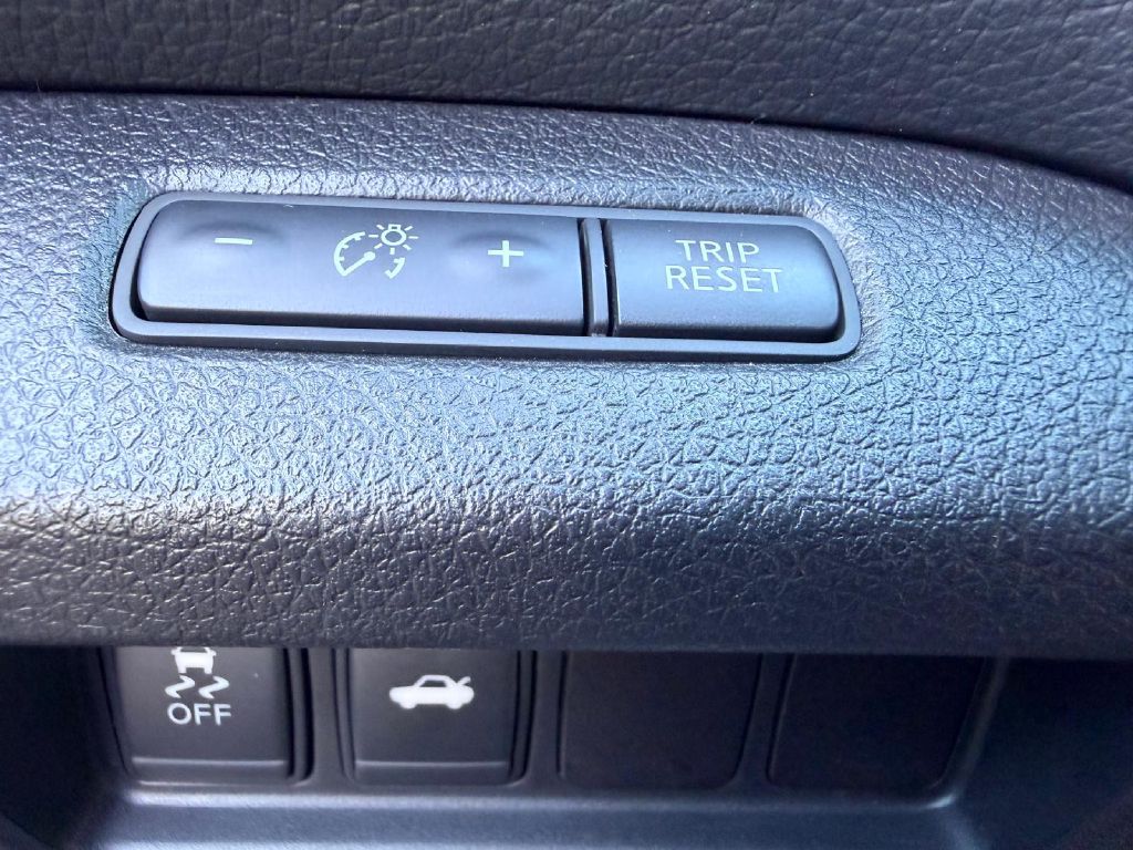 Photo 28 of this NISSAN ALTIMA