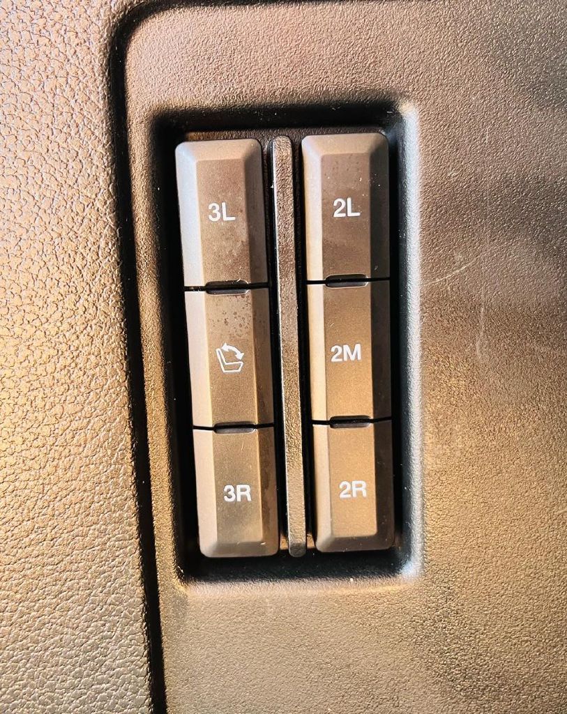 Photo 12 of this FORD EXPEDITION