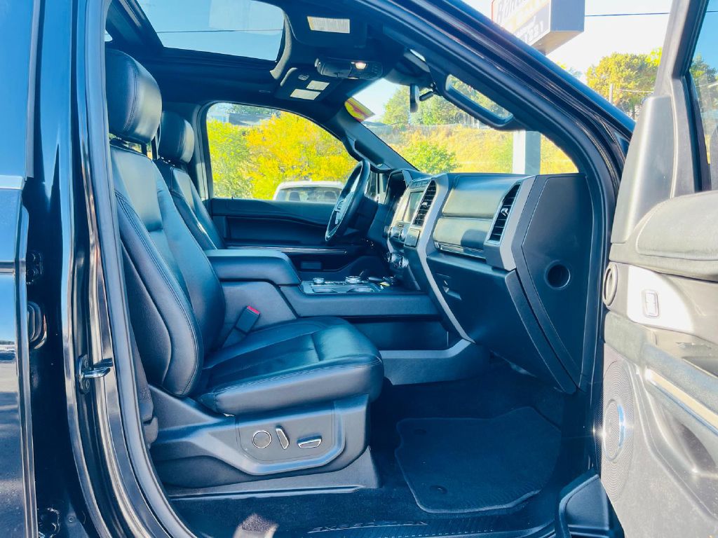 Photo 19 of this FORD EXPEDITION